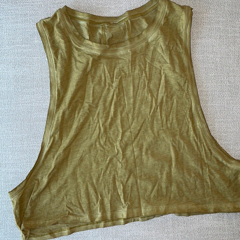 Lululemon crop muscle tank